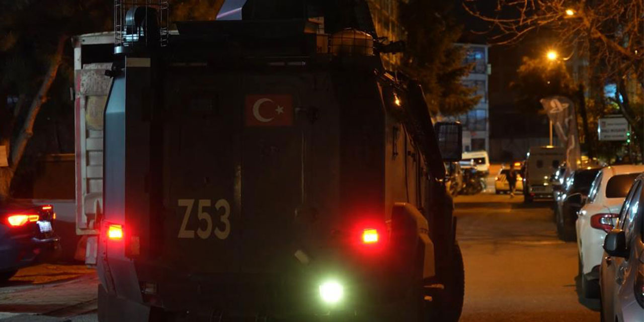 Alacak-verecek kavgası kanlı bitti: İş yerini uzun namlulu silahla taradılar, 4 kişi yaralandı