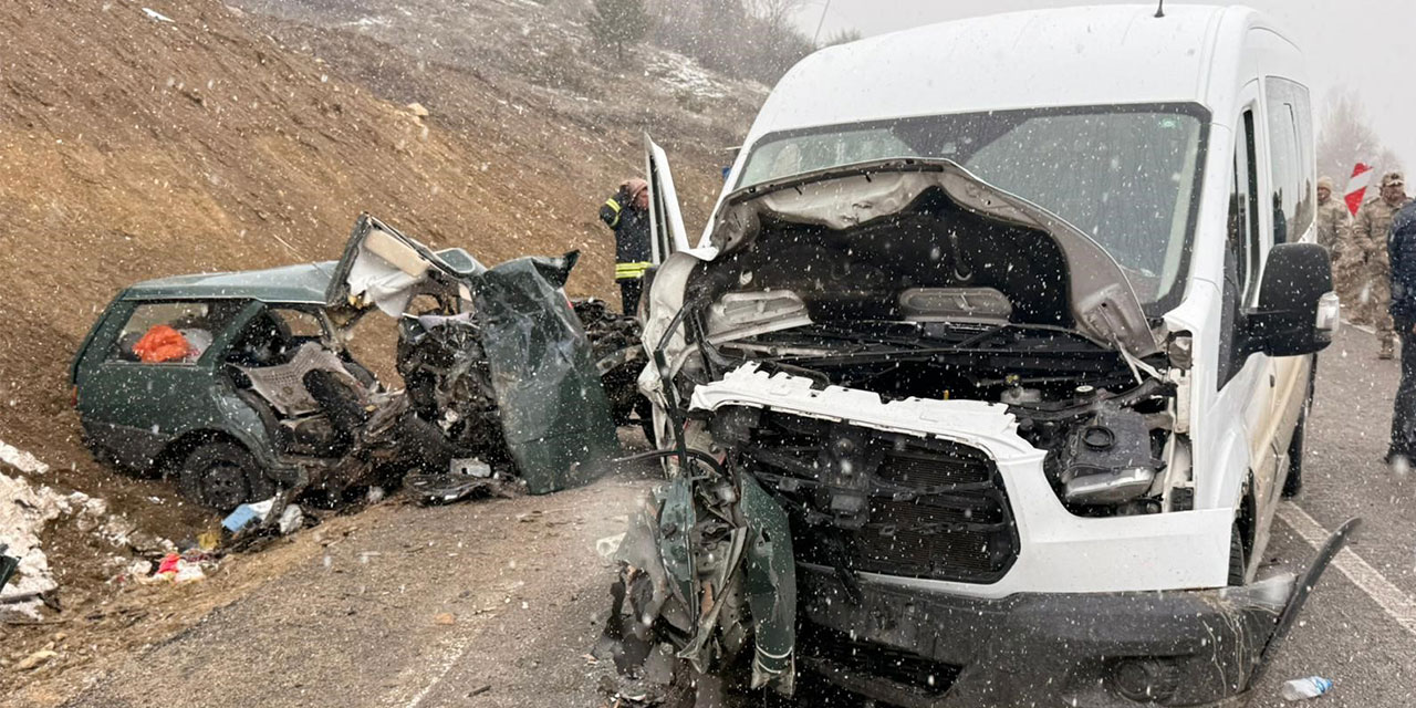 Öğretmenleri taşıyan servis ile otomobil çarpıştı: 1 ölü, 2’si ağır 10 yaralı