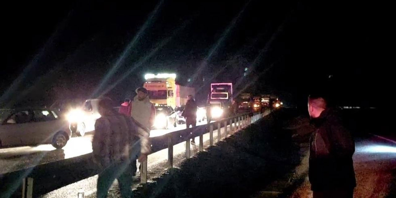 Tır yan yattı, yol trafiğe kapandı: 1 yaralı