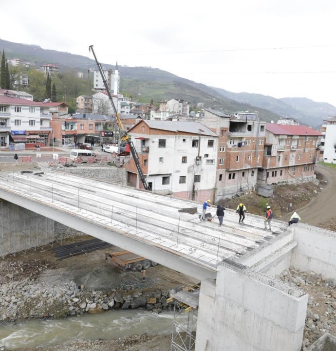 Dörtyol-Akpınar-Erikli ulaşım bağlantısını güçlendiren köprüde sona gelindi