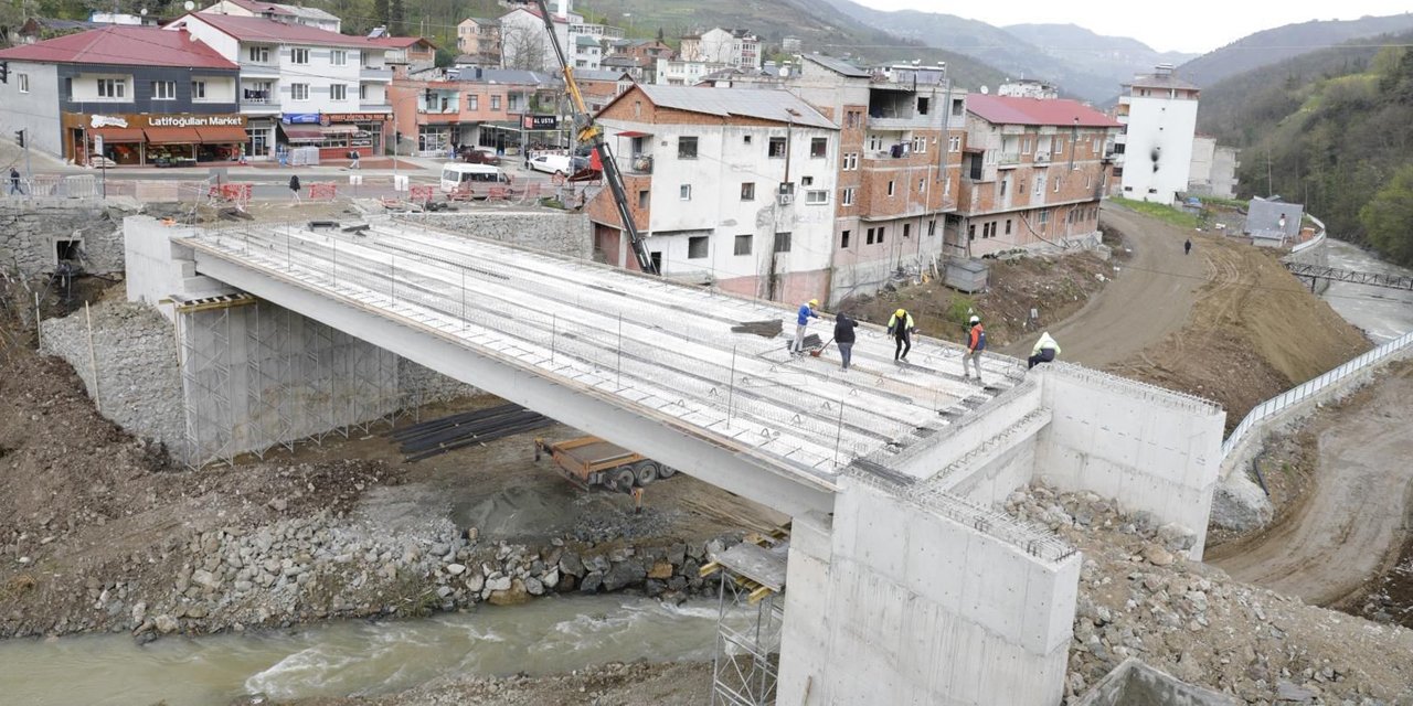 Dörtyol-Akpınar-Erikli ulaşım bağlantısını güçlendiren köprüde sona gelindi
