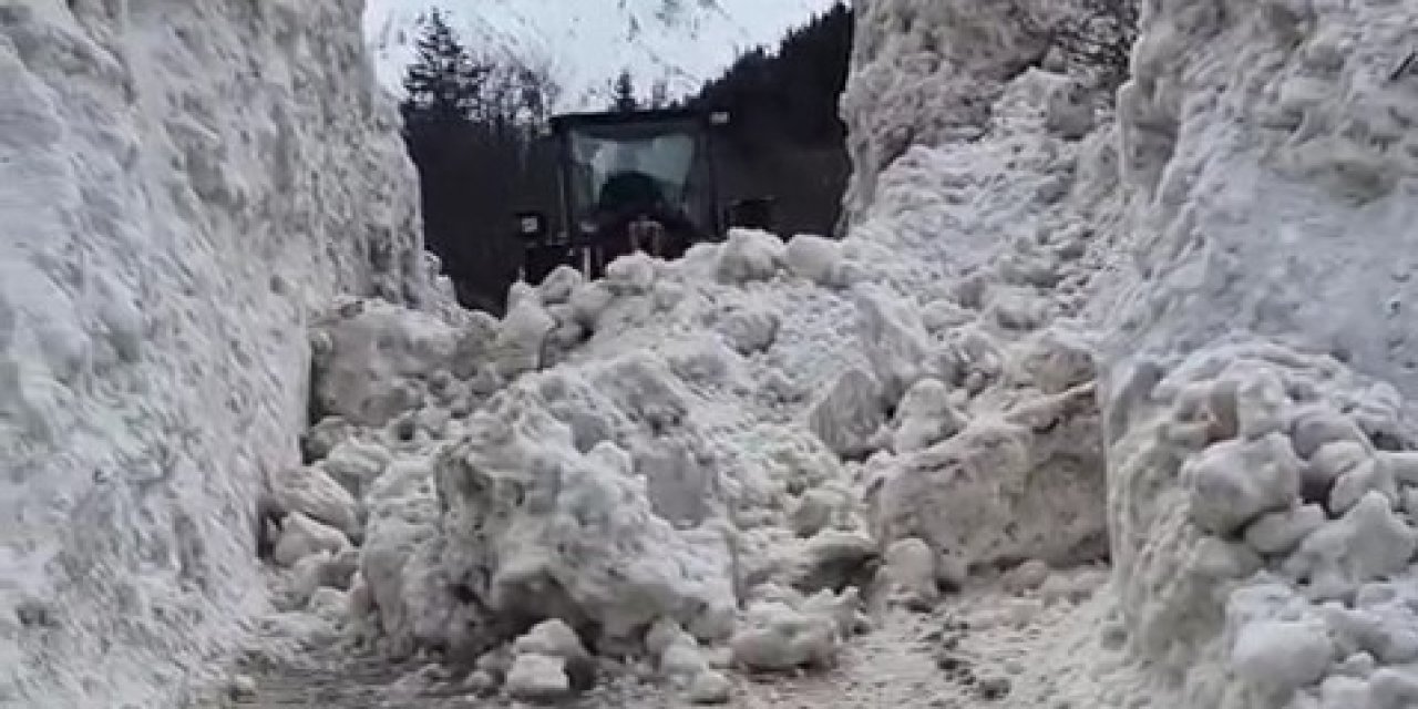 Rize’de yayla yollarında 5 metrelik kar temizliği