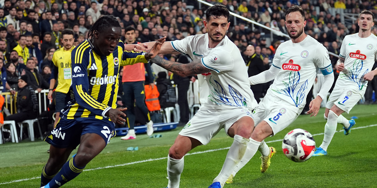 10 Kişilik Rizespor Fenerbahçe'ye Şampiyonluk Yolunda Çelme Taktı