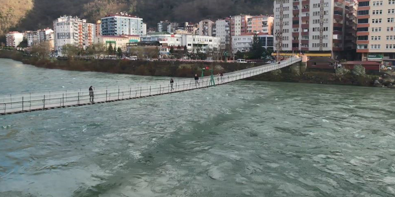 Çoruh Nehri üzerindeki asma köprüler tarihe meydan okuyor