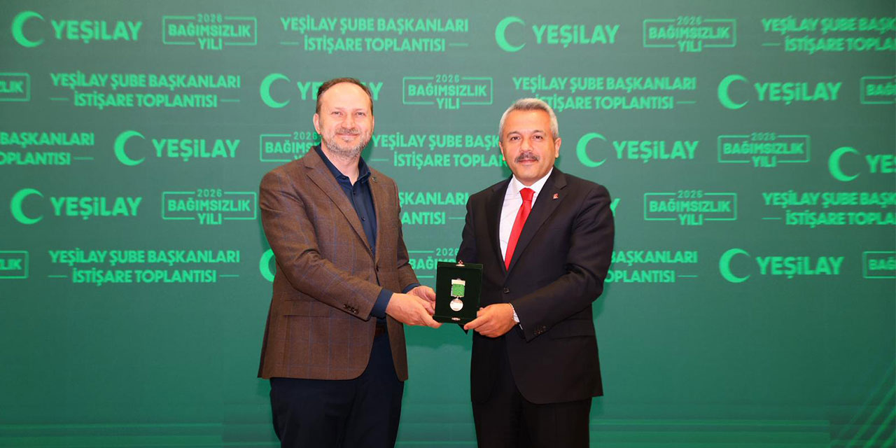 Yeşilay'dan Tarihi İlk: Rize Valisi Baydaş’a "Bağımsızlık Neferleri Üstün Hizmet Madalyası"