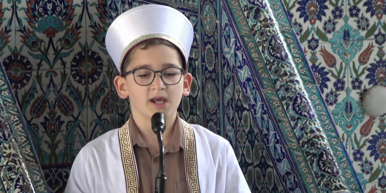 Küçük yaşta büyük an: 9 yaşında 3 bin kişiye ilk hutbesini okudu