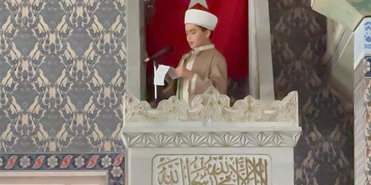 Rize'de 13 yaşındaki öğrenciden cuma hutbesi