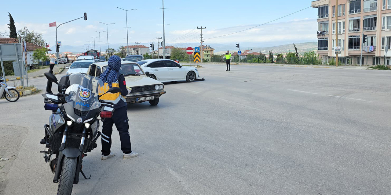 Otomobil ile motosiklet çarpıştı: 1 yaralı