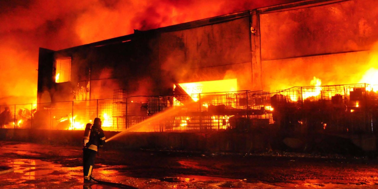 Manisa Valiliği: Yanan Atık Dönüşüm Tesisinde Son Ölçümlerde Tehlikeli Gaz Değerine Rastlanmadı