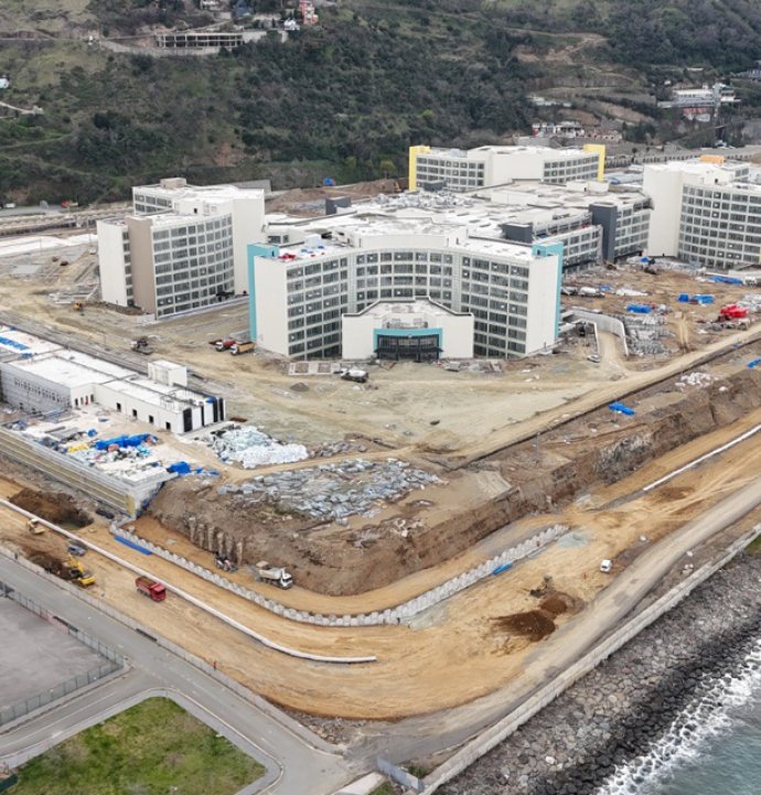 Trabzon Şehir Hastanesi inşaatında alt yapı çalışmaları sürüyor