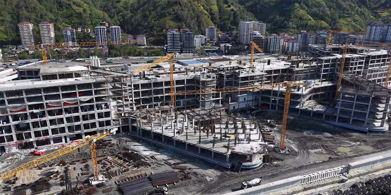 Rize Şehir Hastanesi inşaatı hız kesmeden devam ediyor