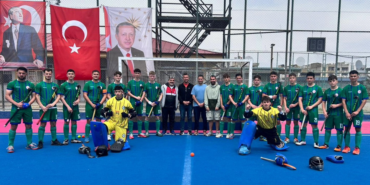 Ardeşen Anadolu İmam Hatip Lisesi Hokeyde Türkiye 3.'sü oldu