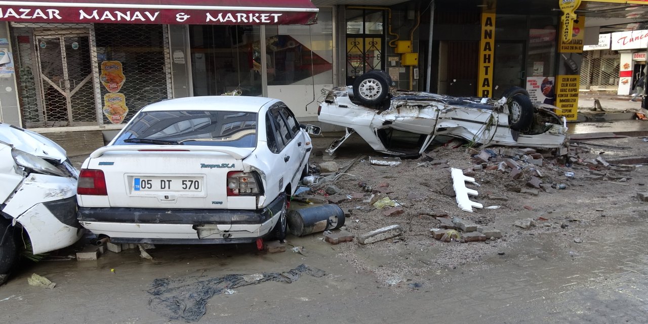 Sel felaketinin boyutu gün ağarınca ortaya çıktı