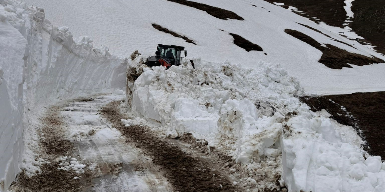 Rize'de karla kaplı yayla yolları tek tek ulaşıma açılıyor