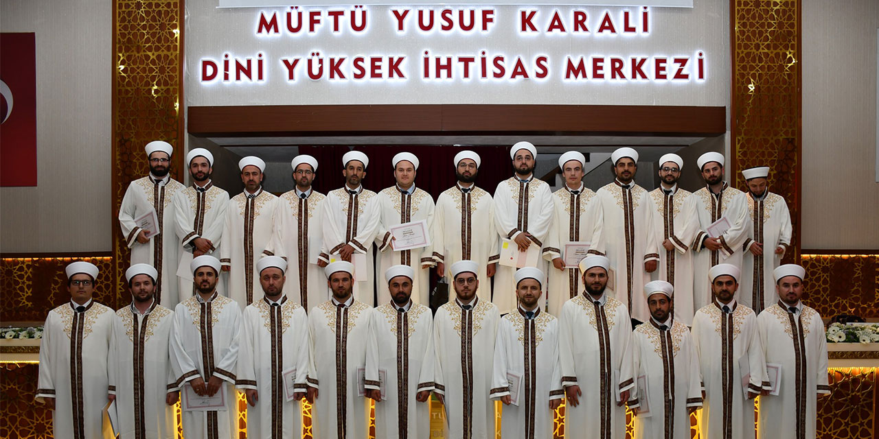 Rize Dini Yüksek İhtisas Merkezi 15. Dönem Mezunlarını Verdi