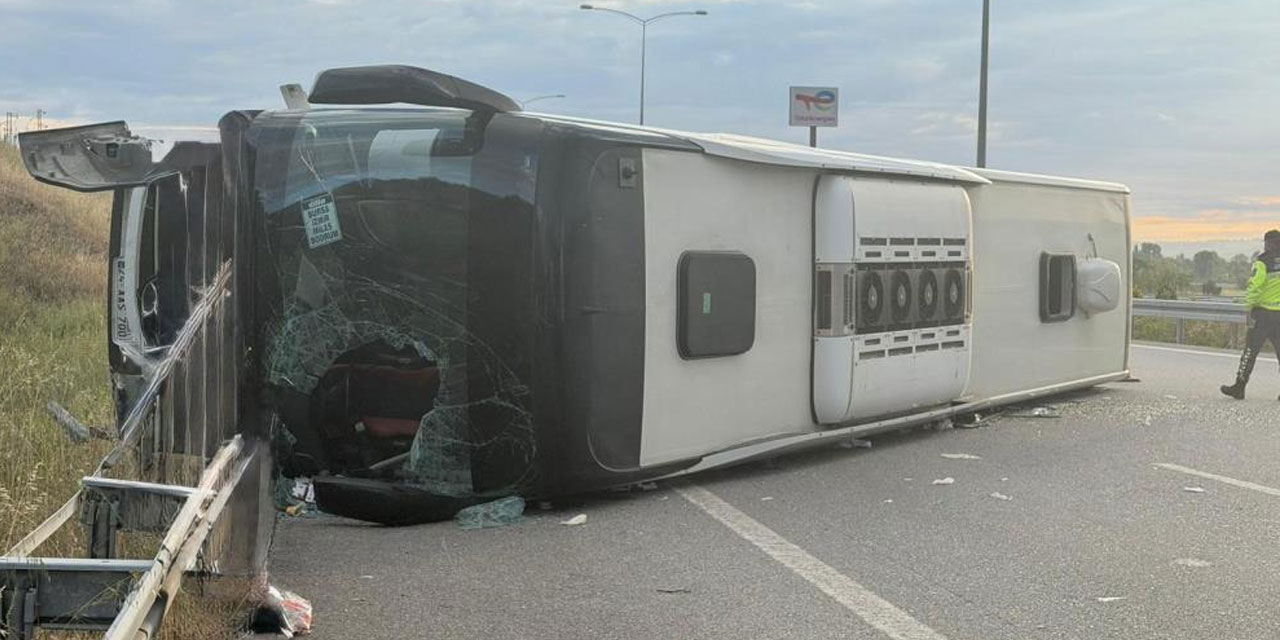 Susurluk'ta yolcu otobüsü devrildi: 25 yaralı