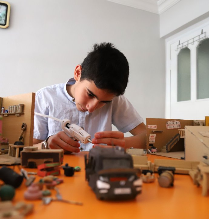 14 yaşında atık malzemeleri minyatür sanatına dönüştürüyor