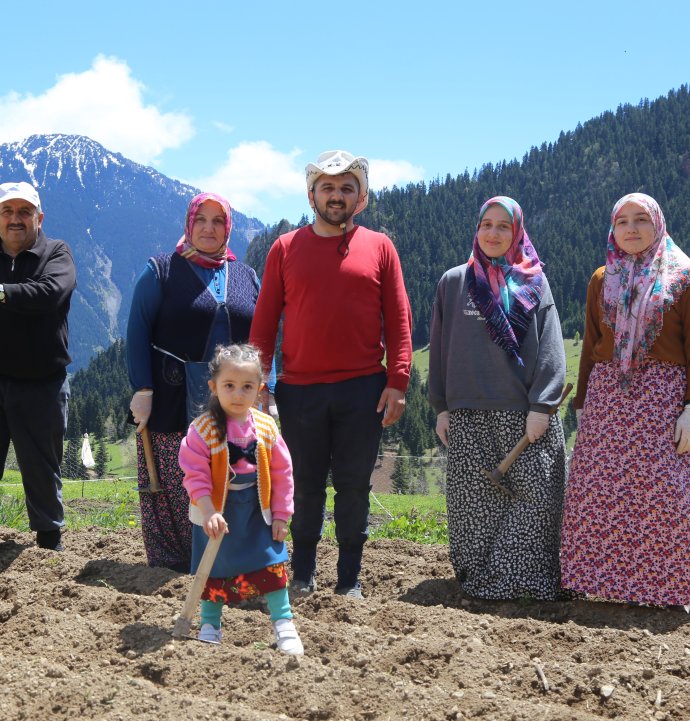 Artvin'de 1400 rakımda imece usulü doğal tarım