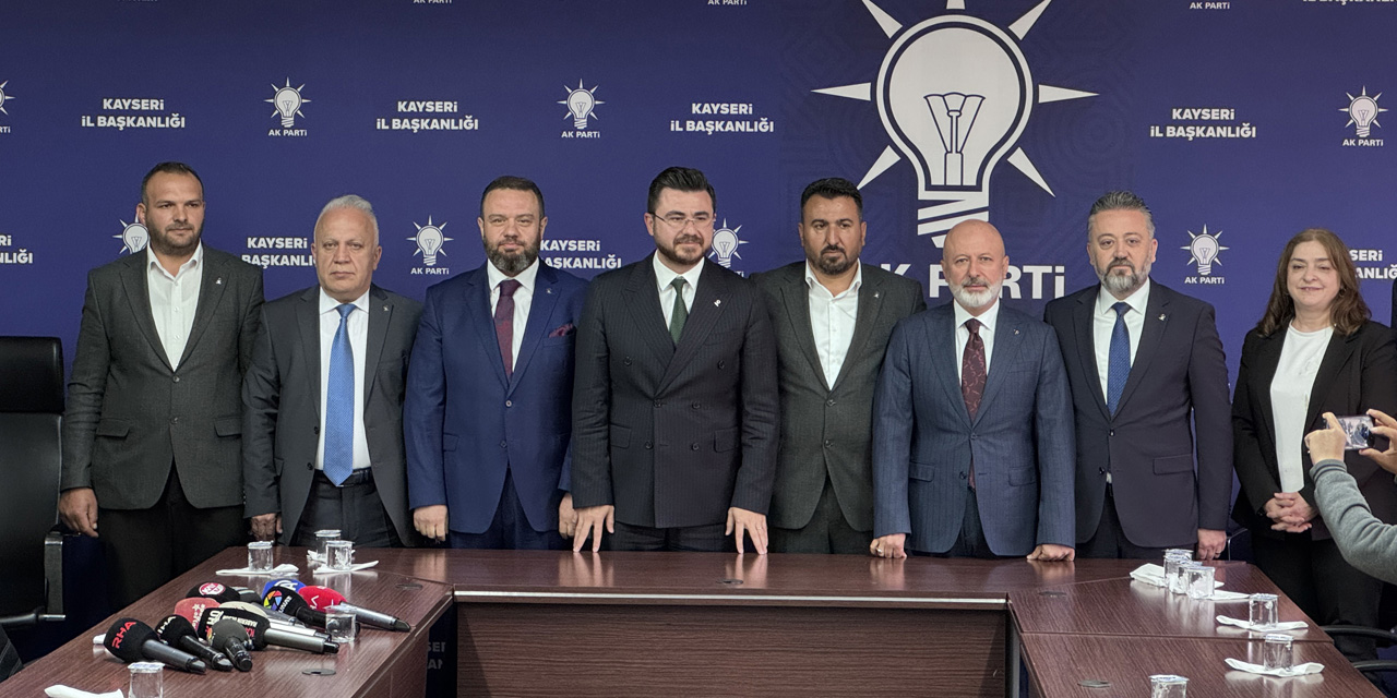 Yeniden Refah Partisi'nden istifa eden 4 meclis üyesi AK Parti'ye geçti