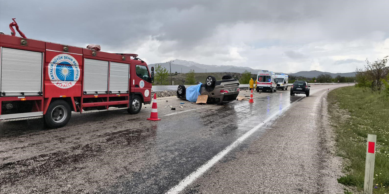 Lüks otomobil kontrolden çıkıp takla attı: 2 ölü