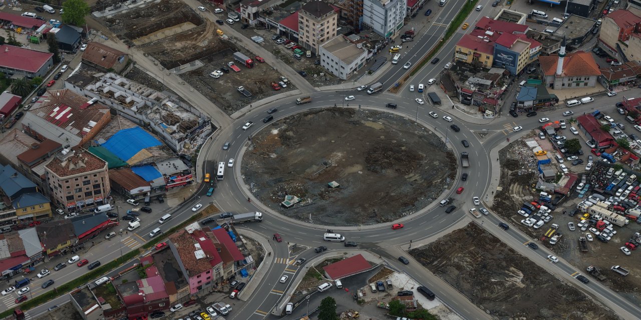 Karadeniz Sahil Yolu viyadüklerle Değirmendere Tüneli'ne bağlanıyor