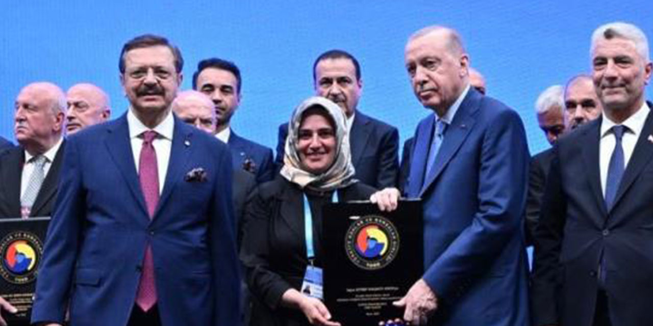 Rize'de mesleğinde 30 yılı doldurdu, plaketini Cumhurbaşkanı Erdoğan’ın elinden aldı