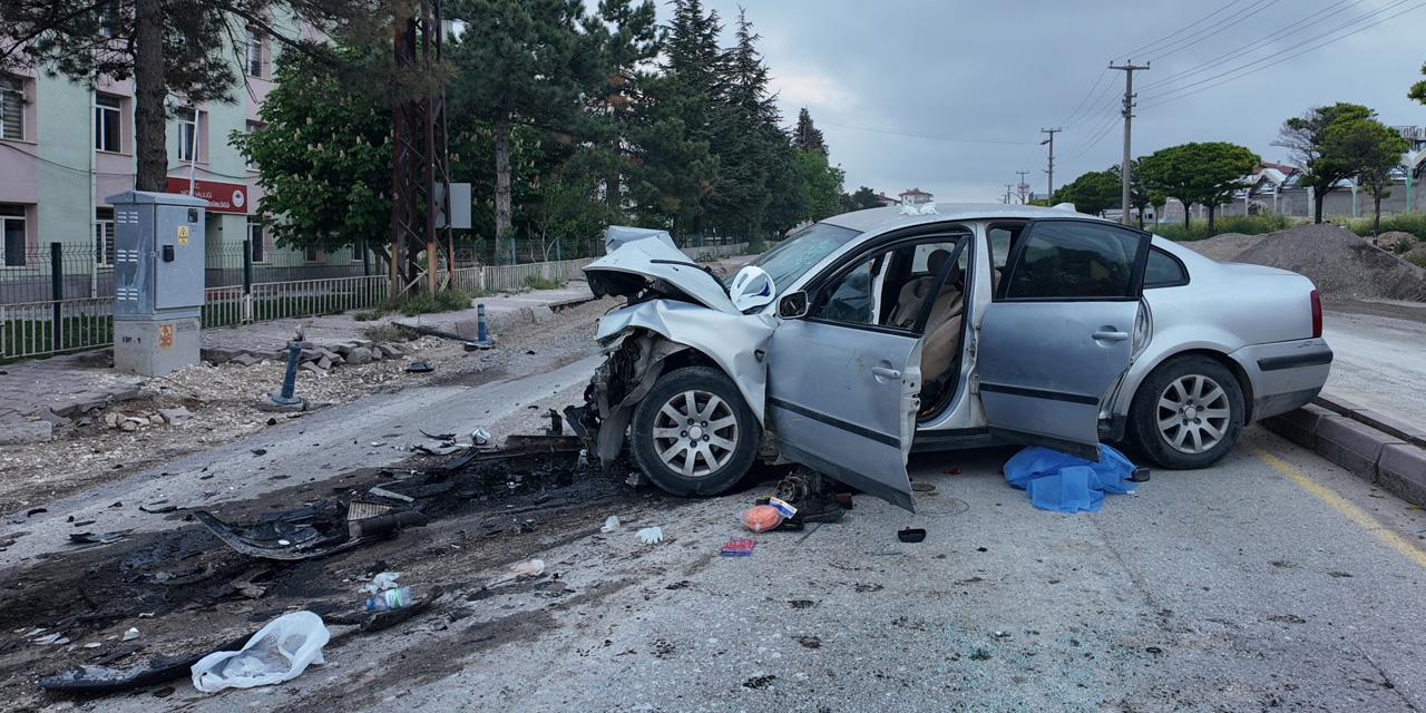 Niğde'de iki otomobilin çarpıştığı kazada 2 kişi hayatını kaybetti