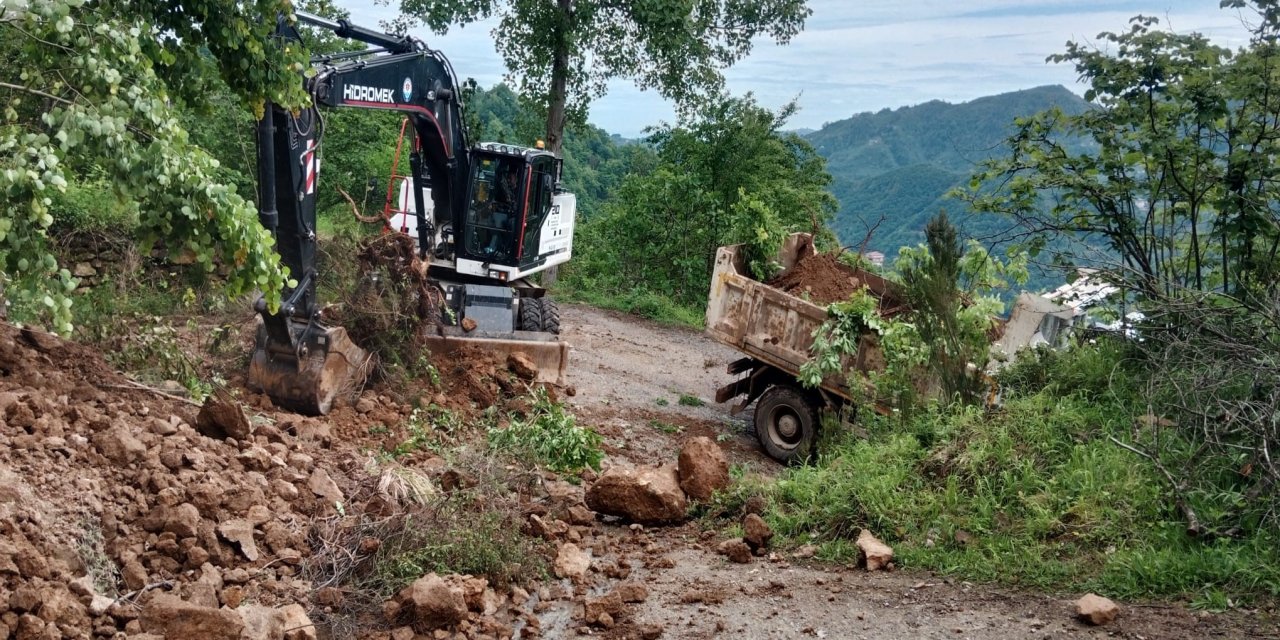 Trabzon'da ekiplerin sel ve heyelan seferberliği