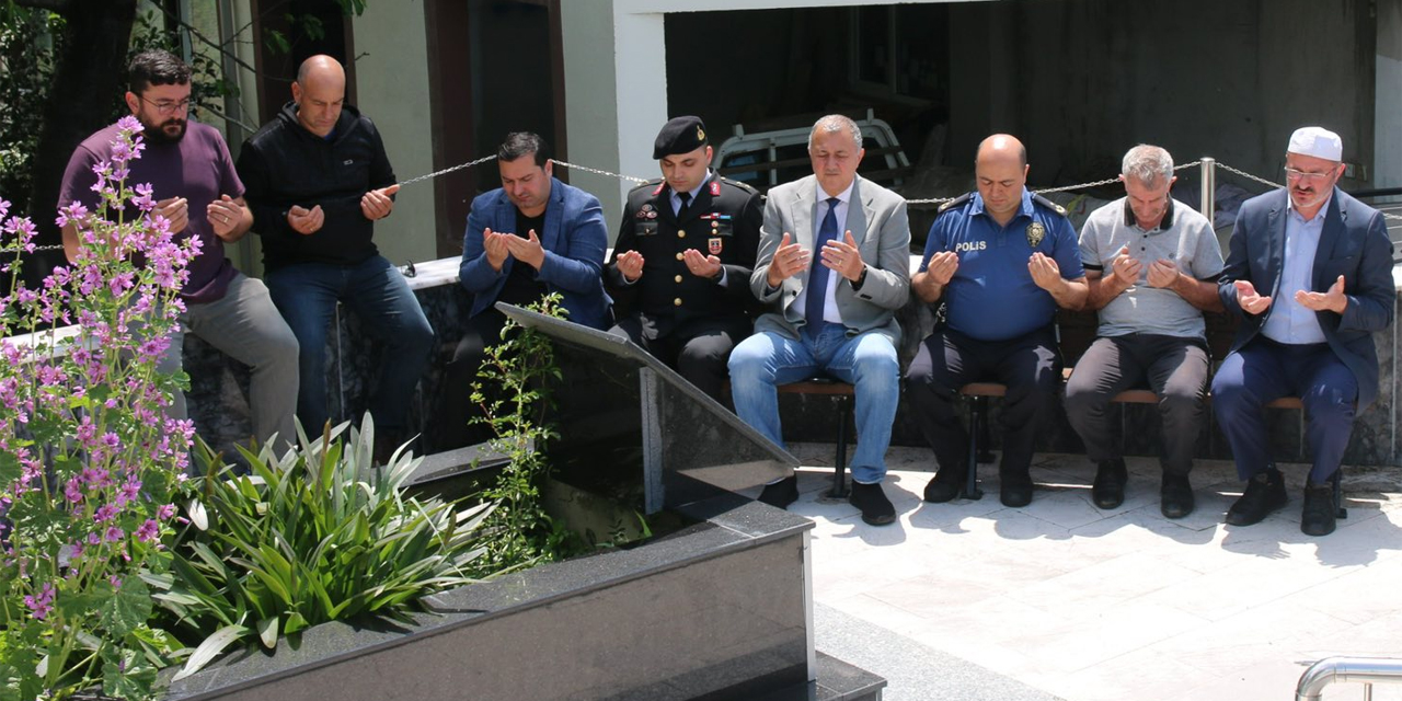 Ardeşen'de Şehit Kabristanlarına Bayram Ziyareti
