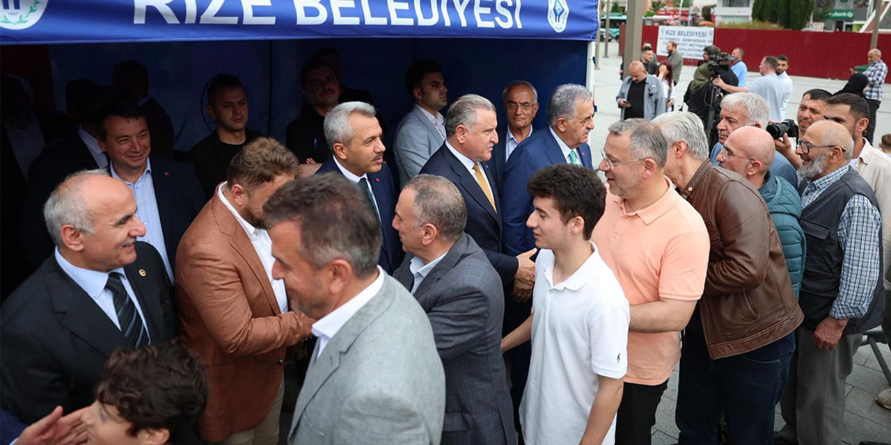 Rize’de Geleneksel Bayramlaşma Töreni Gerçekleştirildi