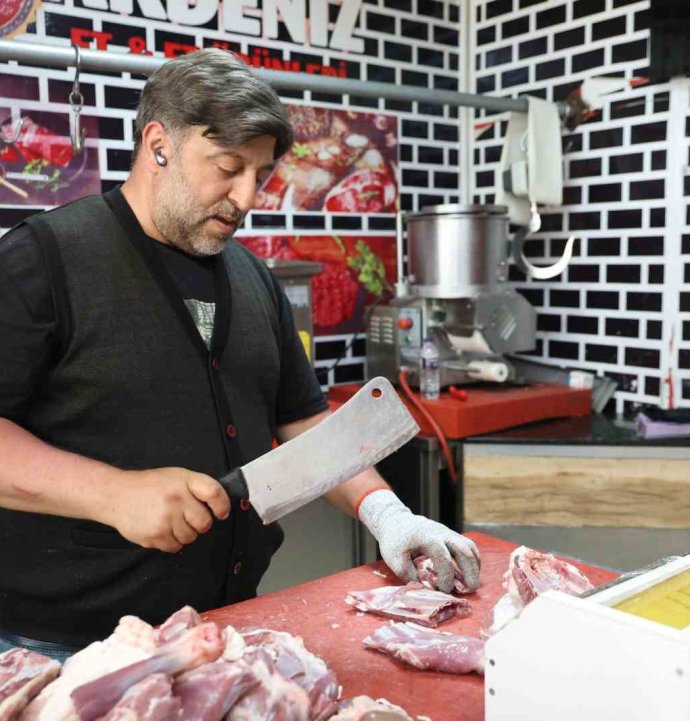 Kasapların yoğun bayram mesaisi sürüyor