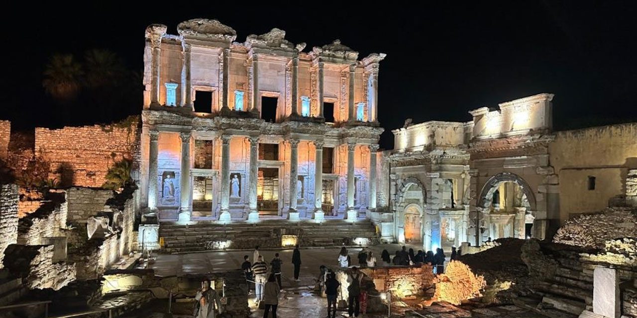 Efes'te gece müzeciliği gençlerle buluşuyor