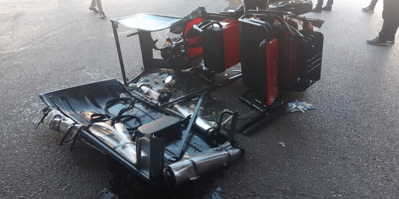 Otomobille Çarpışan Triportördeki Çift, Ağır Yaralandı