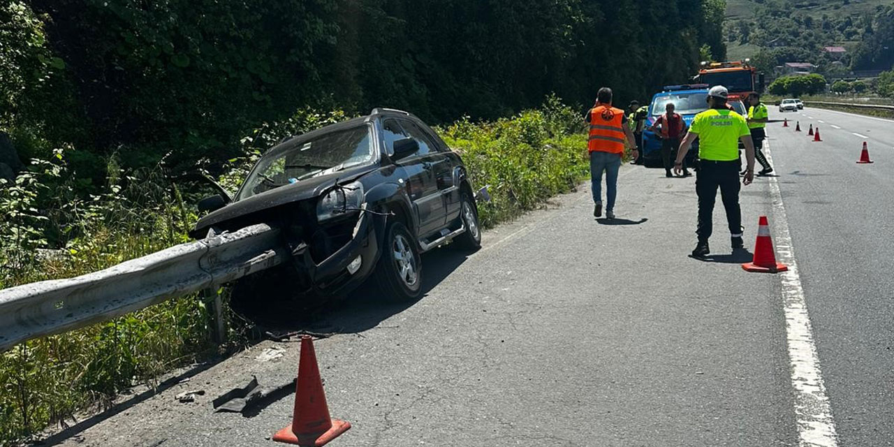 Bariyer aracın motoruna saplandı: 1 yaralı