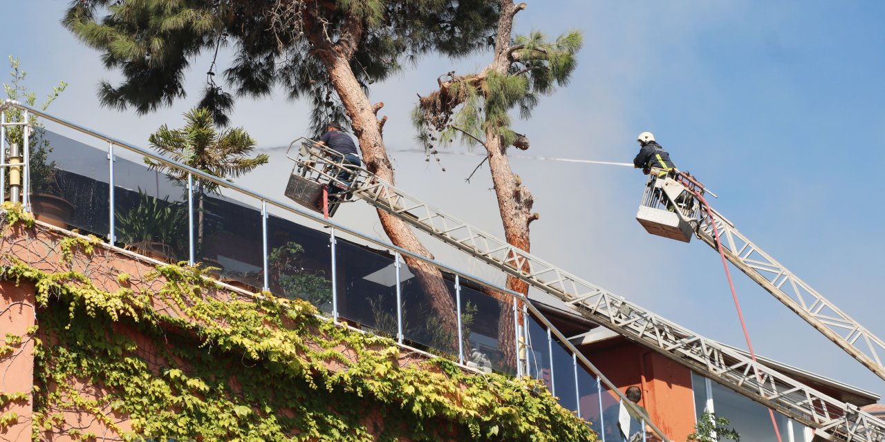 Boş Arazide Çıkan Yangın Villaya Sıçradı