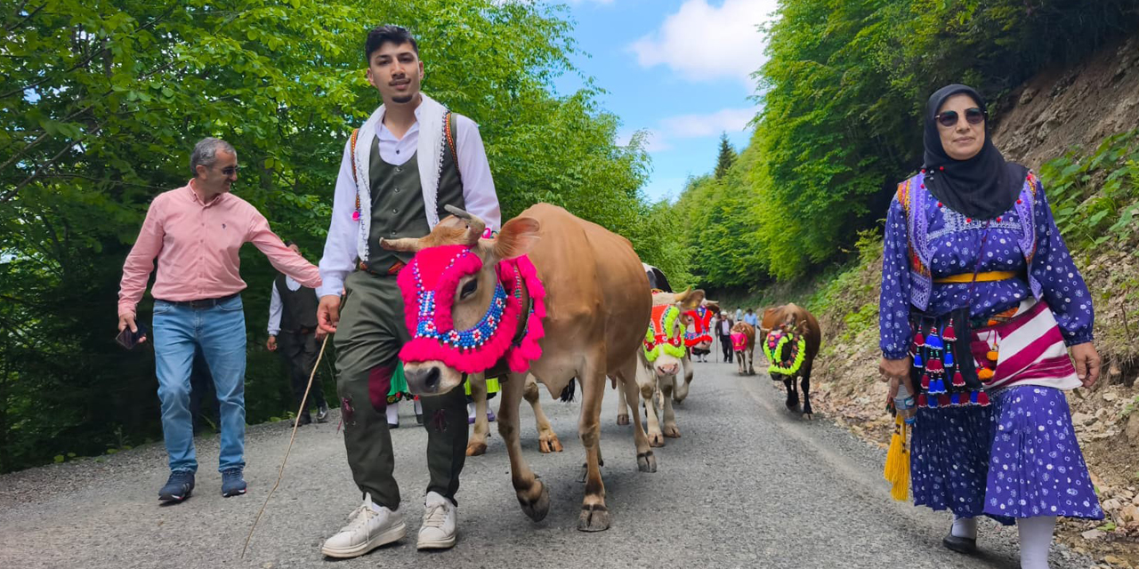 Trabzon'un Şalpazarı ilçesinde geleneksel yayla göçü başladı