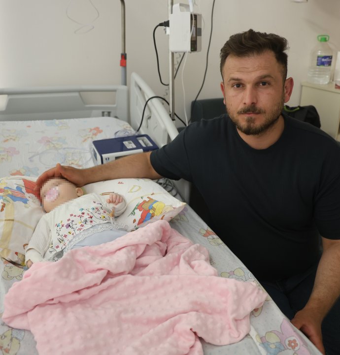 Serum çıkarma işlemi esnasında sargıyla birlikte bebeğin parmağı kesildi
