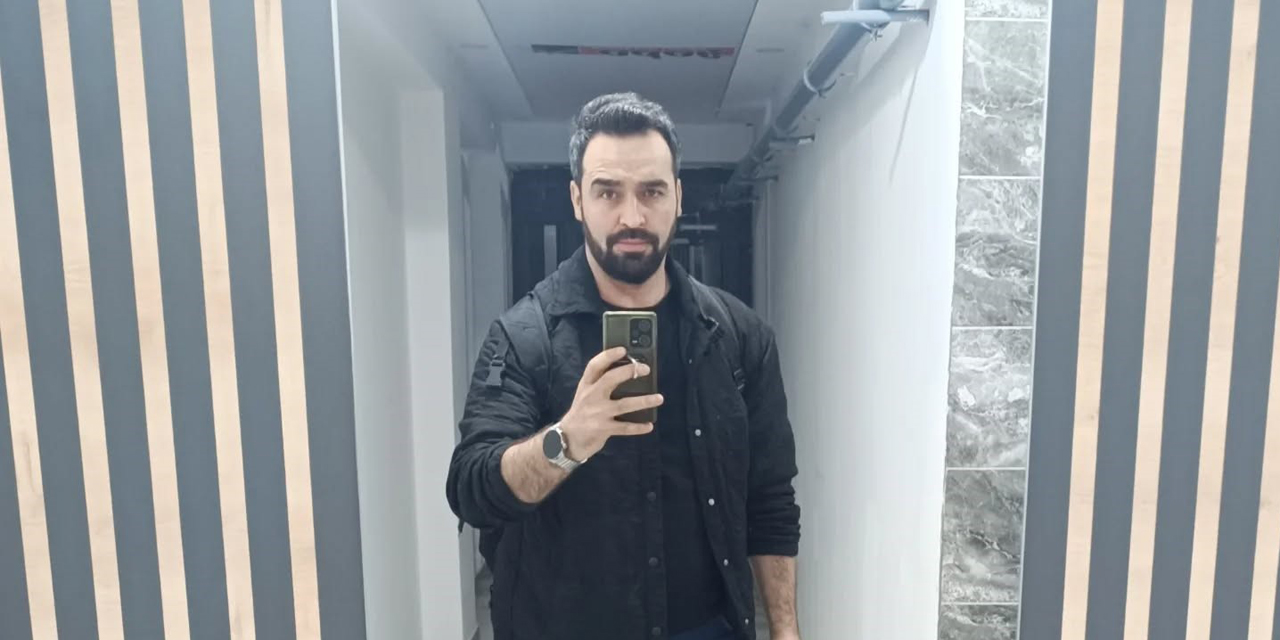 Arızalanan otobüse çarpan motosiklet sürücüsü, otomobilin çarpması sonucu can verdi