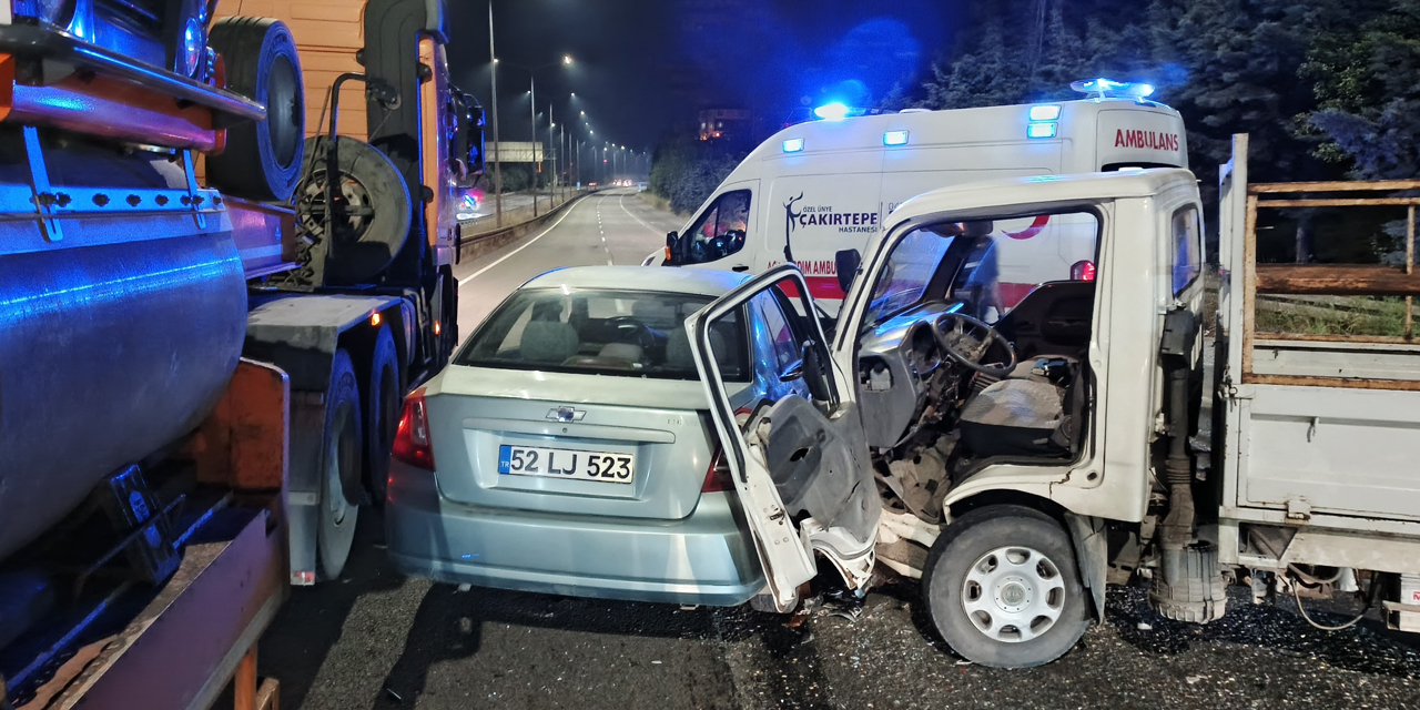 Ordu'da kamyonet ile otomobil çarpıştı: 1 ölü, 1 yaralı