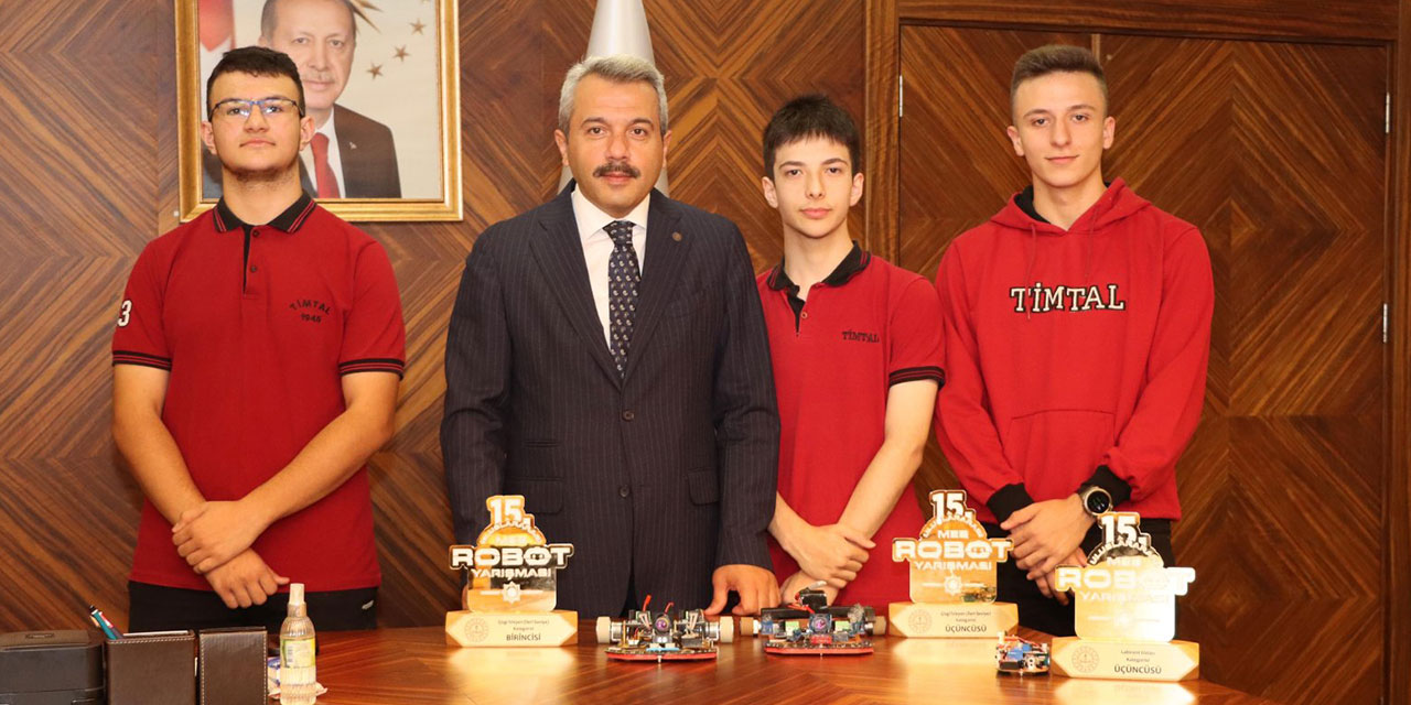 Vali Baydaş Rize'nin Türkiye 1.'si Öğrencilerini Konuk Etti