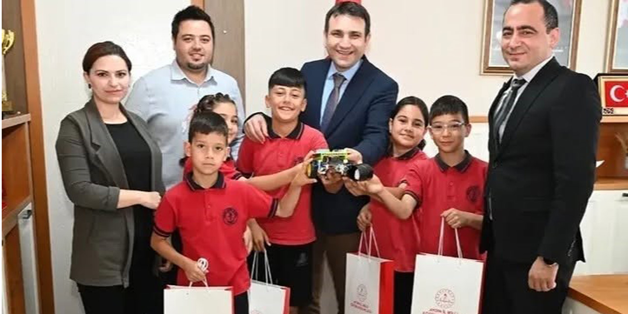 Koçarlı'nın 'Neşe Robot'u Türkiye üçüncüsü oldu