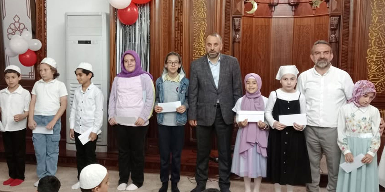 Berat Camii Kur’an Kursu’nda Bilgi Yarışması Coşkusu