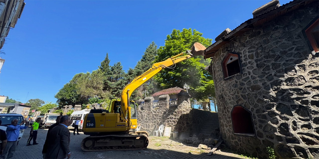 Pazar'da Marina Kafe Projesi için ilk kepçe vuruldu