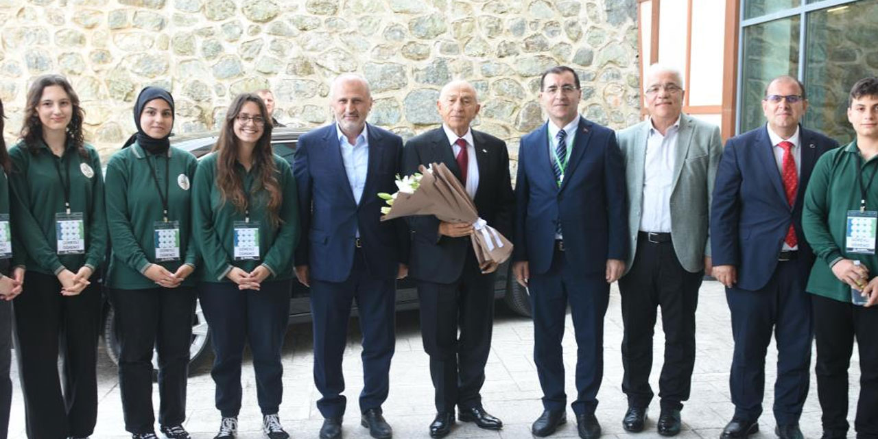 Nihat Özdemir, Trabzon'da öğrencilerle buluştu