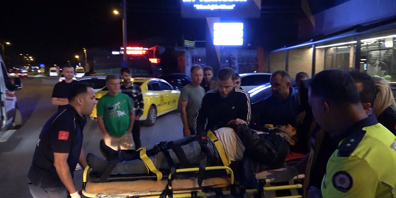 Hatalı Sollama Yapan Motosikletin Otomobile Çarptığı Kaza Kamerada; 2 Yaralı