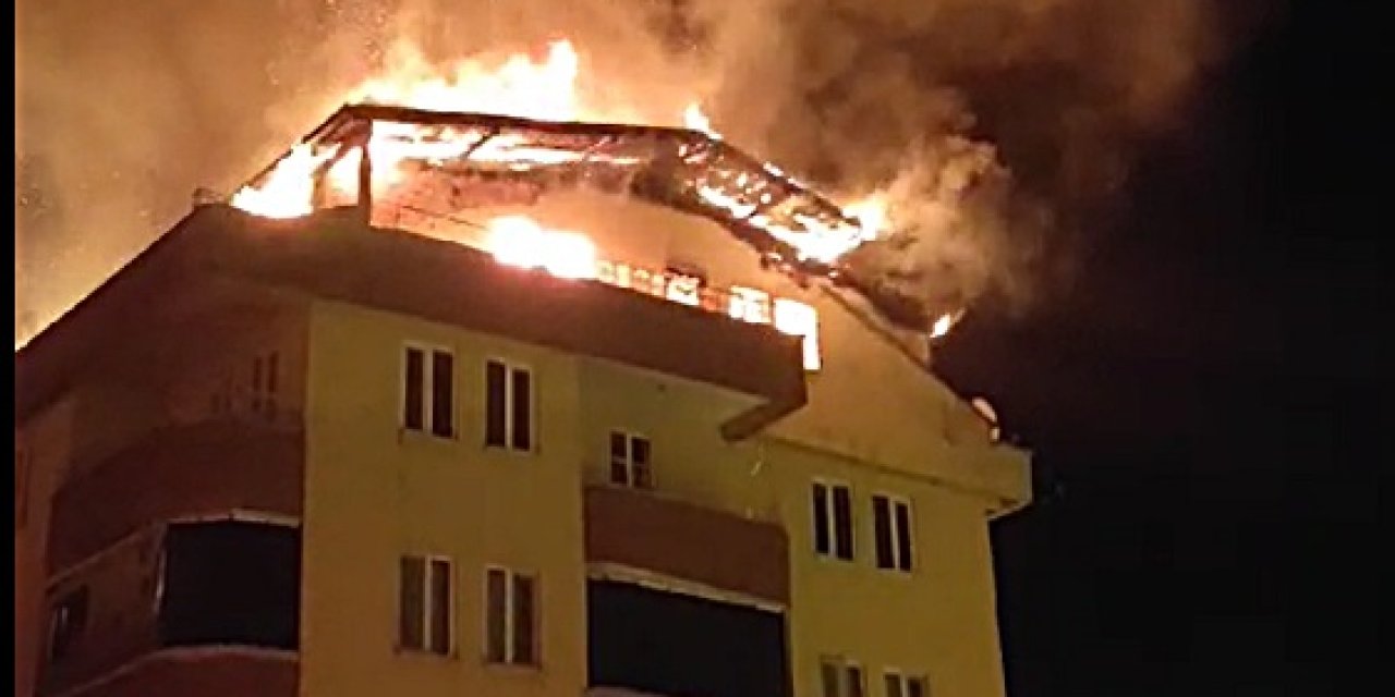 5 Katlı Binada Çıkan Yangın Çatıyı Da Yaktı