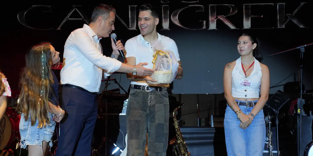 Koçarlı'da çam fıstığı festivali konserle sona erdi