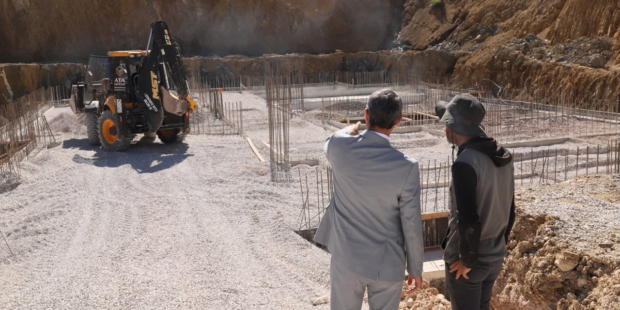 Bayburt'ta yapımı devam eden okul inşaatlarında çalışmalar sürüyor
