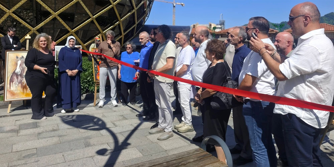 Çay Çarşısı’nda Üçüncüzade Derneği’nden Kişisel Resim Sergisi