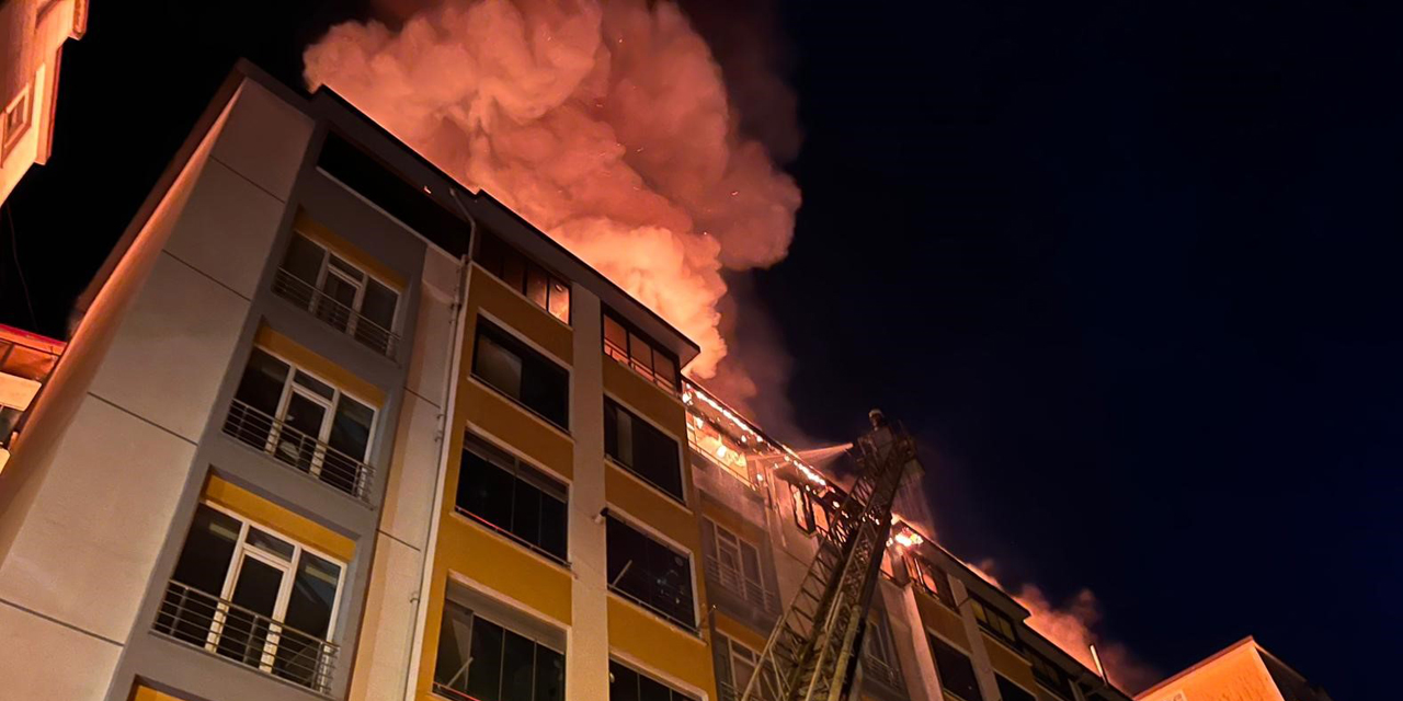 Ordu'da binanın çatı katı alevlere teslim oldu